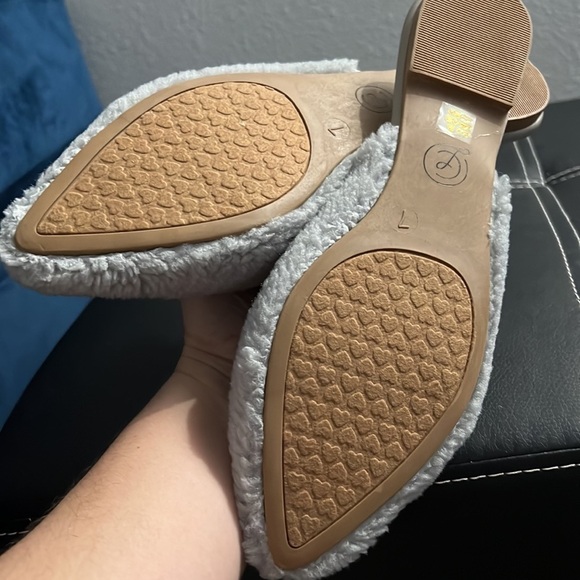 Fluffy slip on sandals hard bottom, indoor/outdoor size 7 - Picture 8 of 8